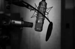 freelance-voice-over-studio-gear-mic sample2